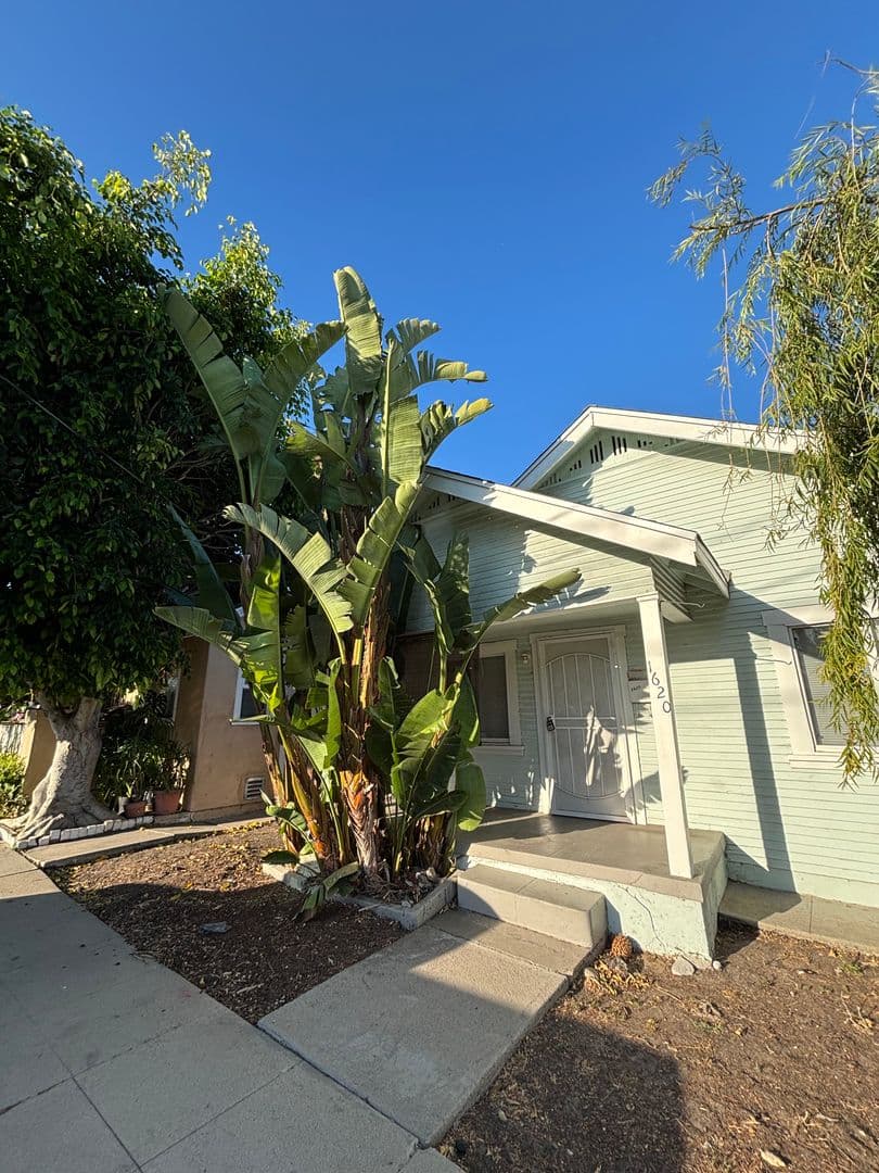 San Pedro Apartment: 1602-1620 S. Centre St.