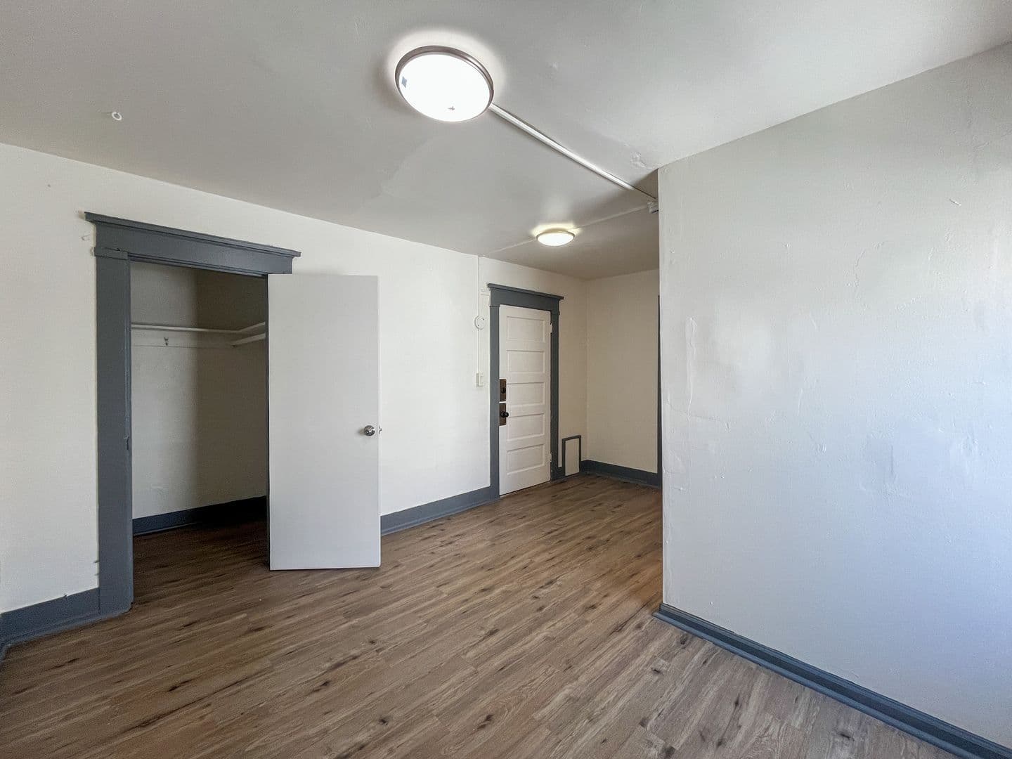 Los Angeles Apartment: 2694 James M. Wood Blvd.