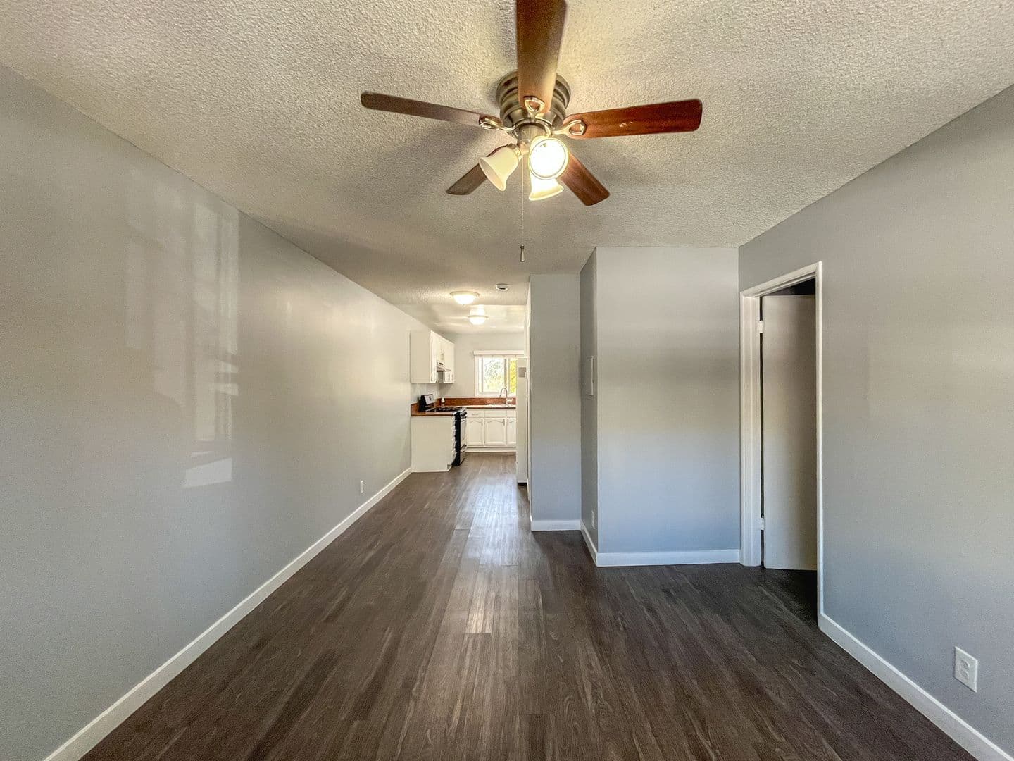 Long Beach Apartment: 124 E. 12th Street