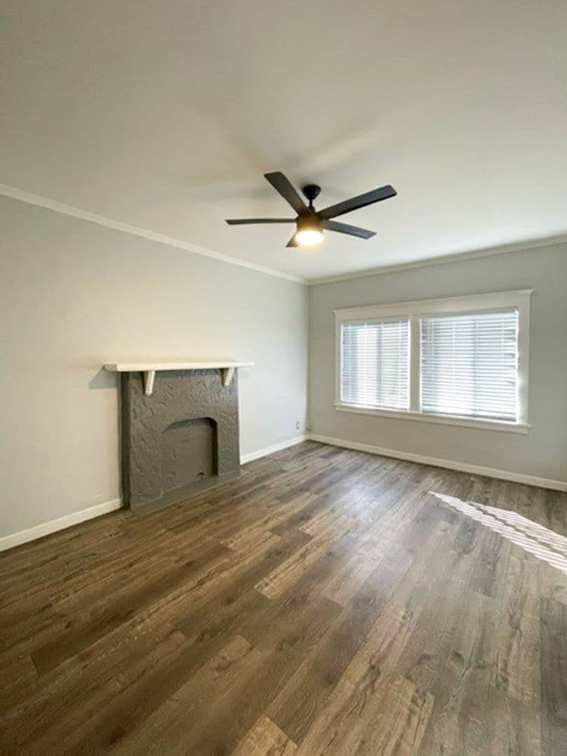 Long Beach Apartment: 636 Chestnut Ave.
