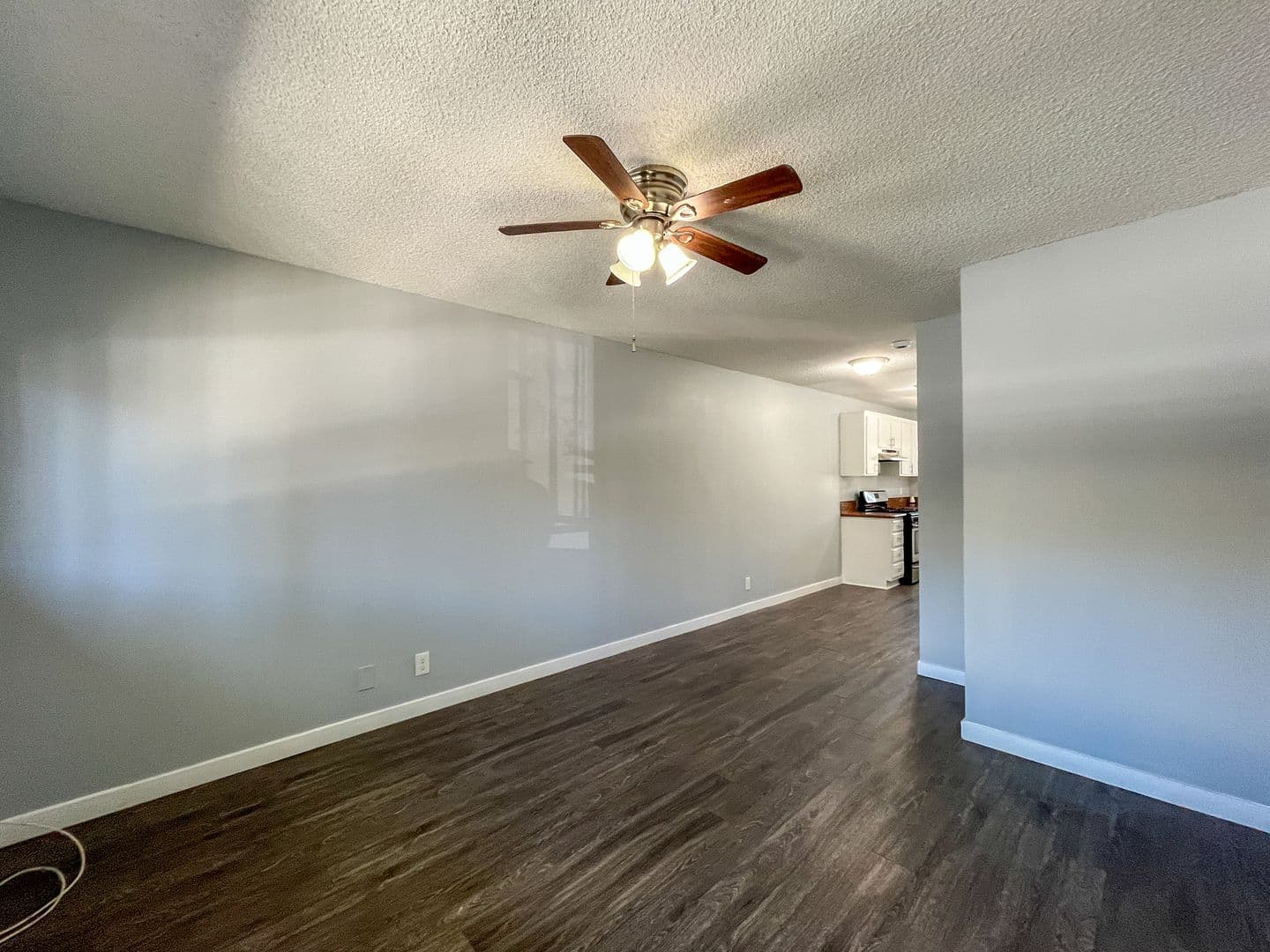 Long Beach Apartment: 124 E. 12th Street