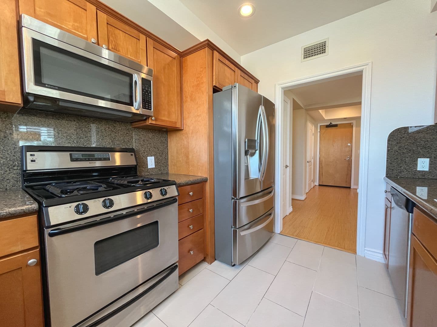 Los Angeles House: 1241 S Westgate Ave