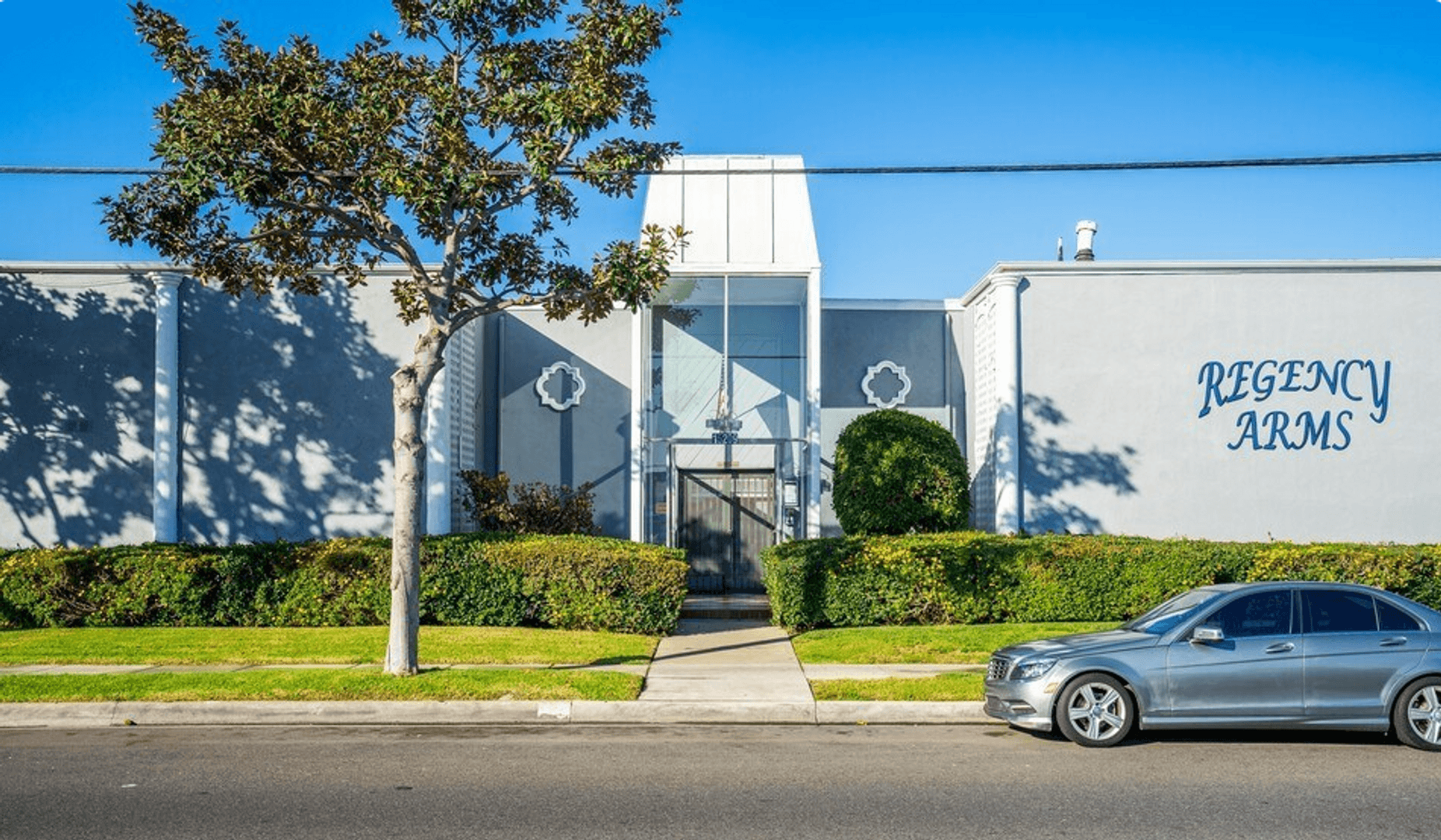 Lawndale Apartment: 15209 Prairie Ave