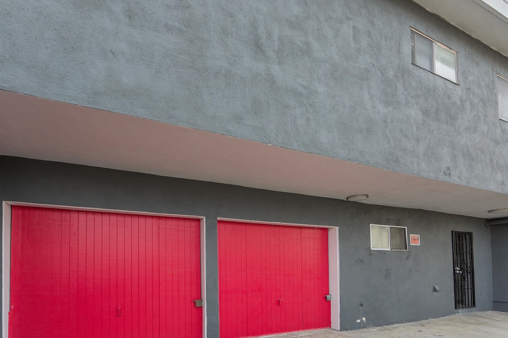 Long Beach Apartment: 2455 Pasadena Avenue