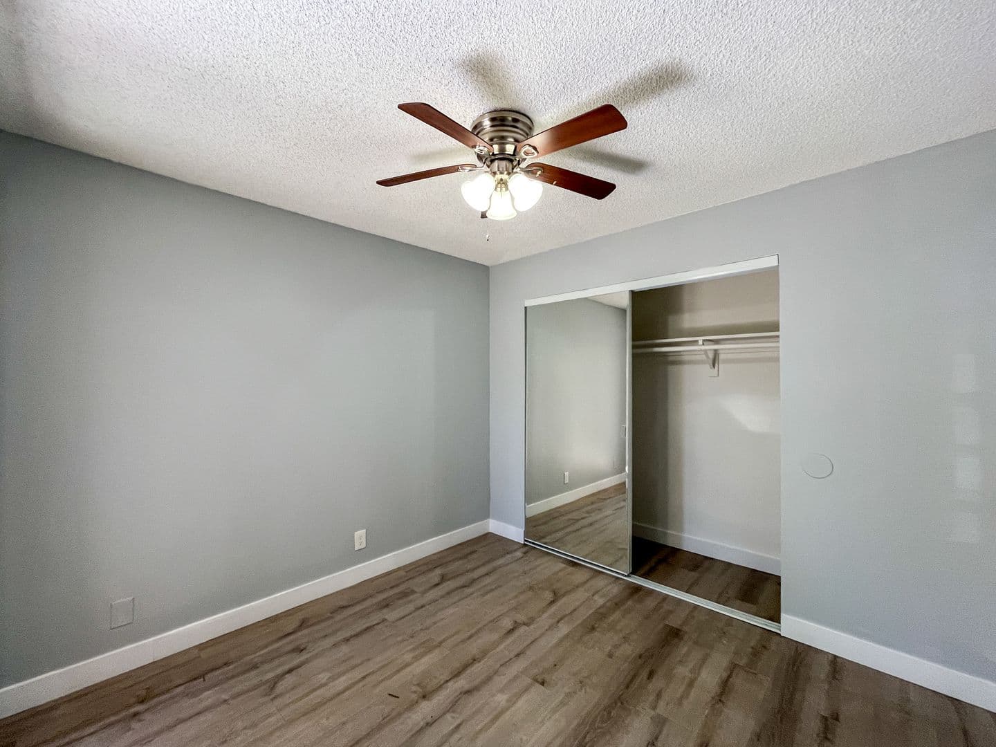 Long Beach Apartment: 124 E. 12th Street