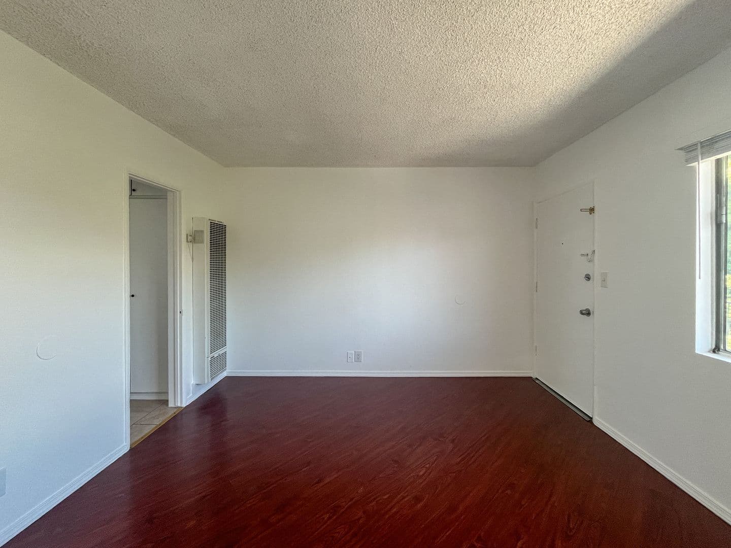 Hawthorne Apartment: 4240 El Segundo Blvd