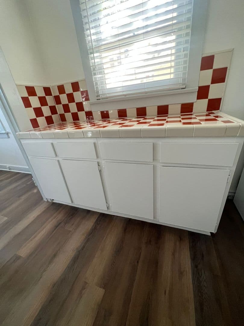 Long Beach Apartment: 1631 E. Florida St