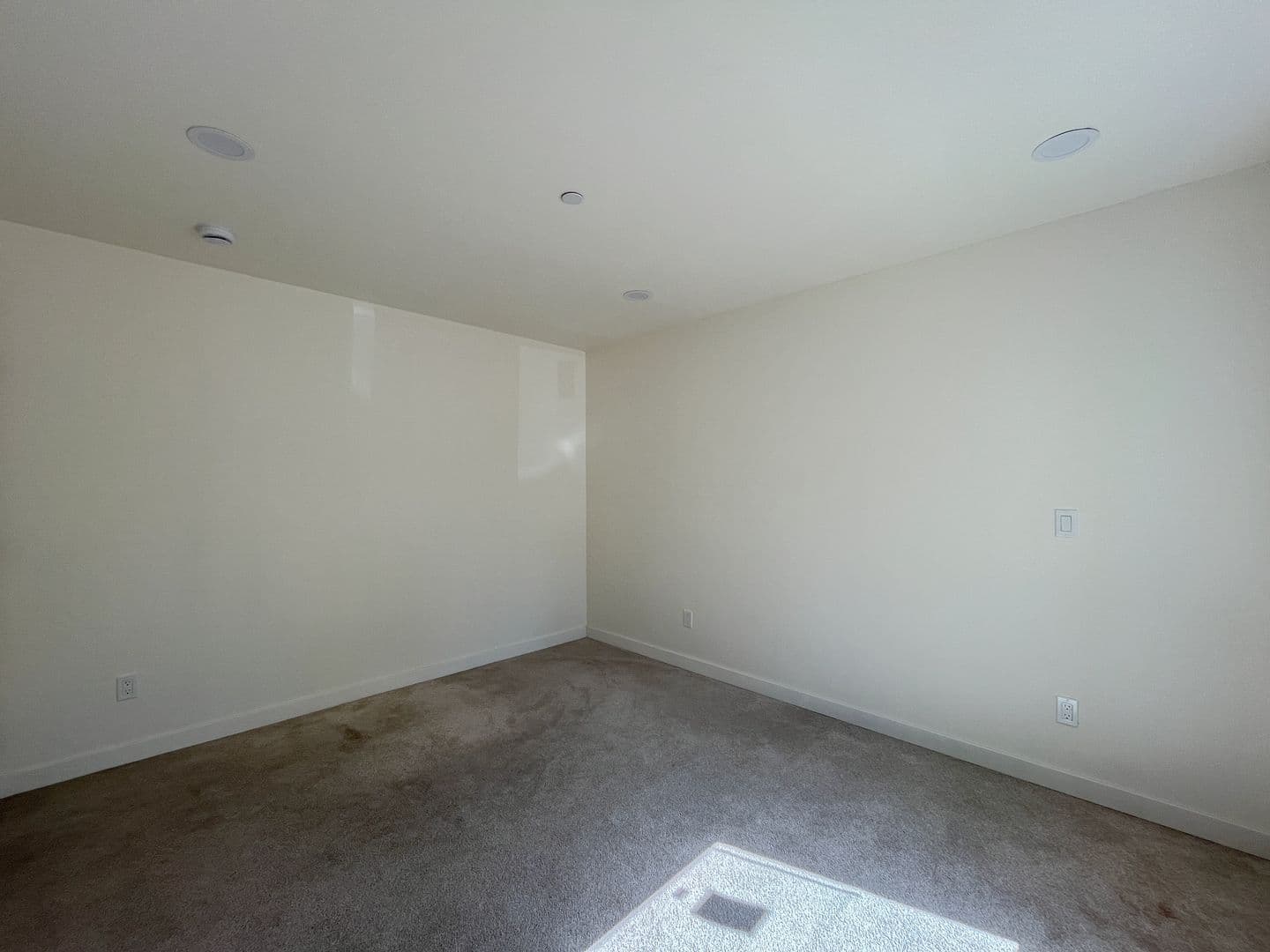 Inglewood Apartment: 702 S Walnut St