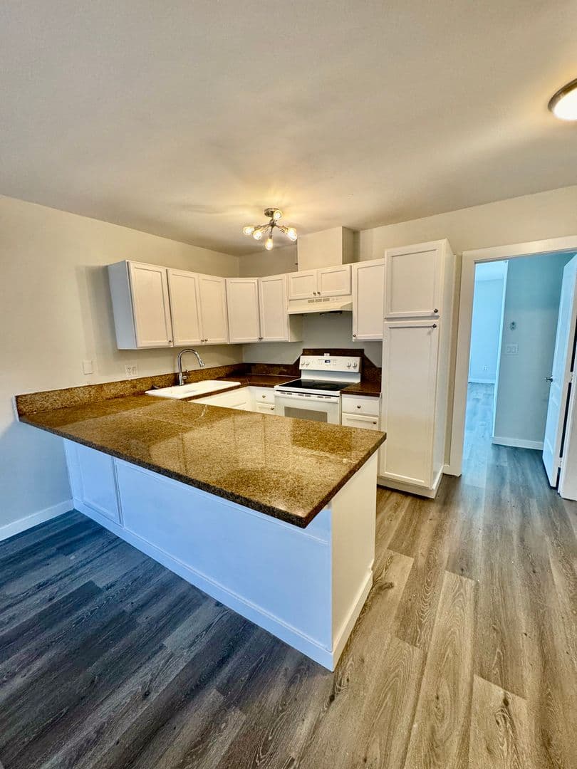 Van Nuys Apartment: 7524 Sepulveda Blvd.