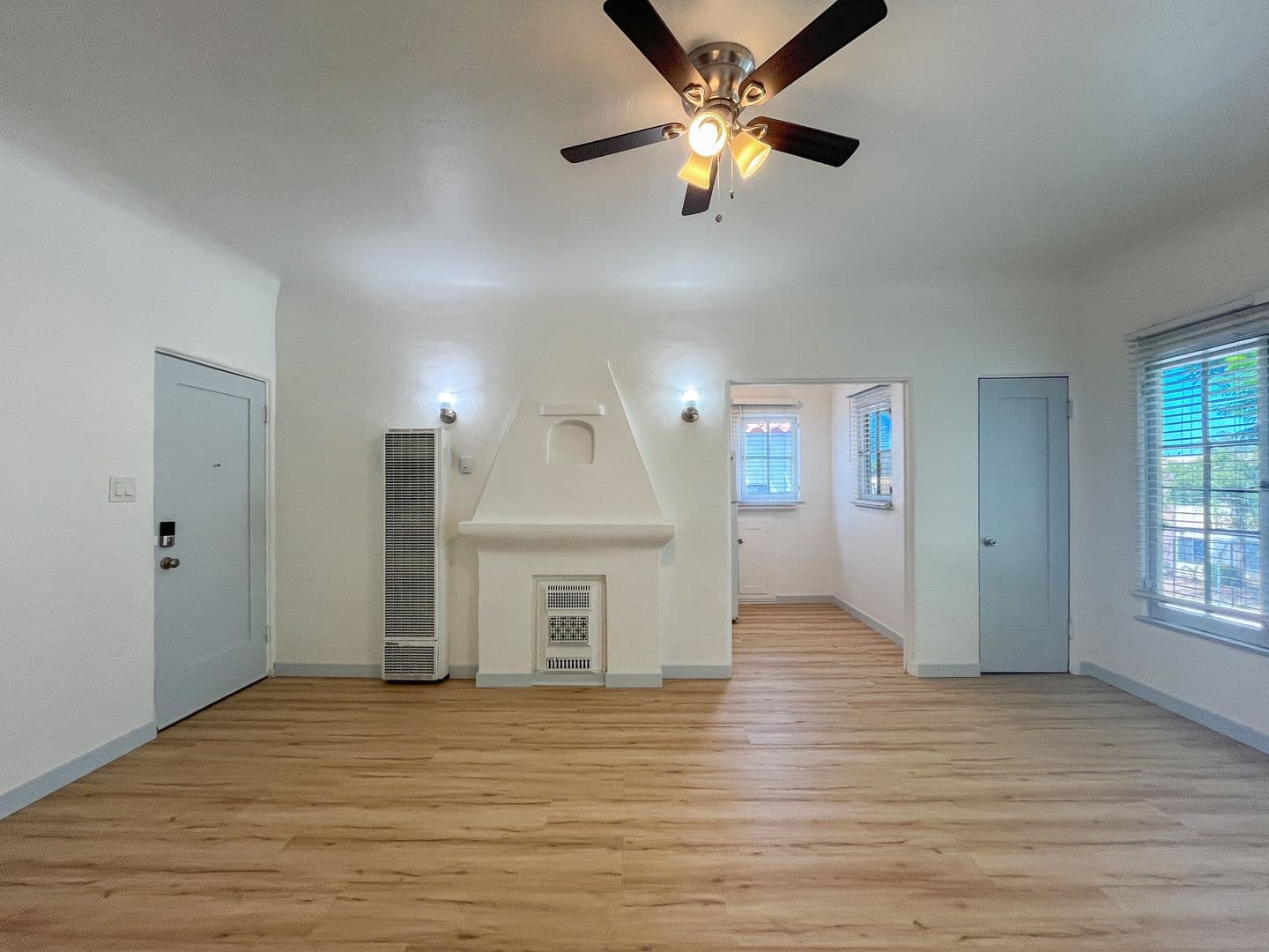 Long Beach Apartment: 551 Daisy Ave