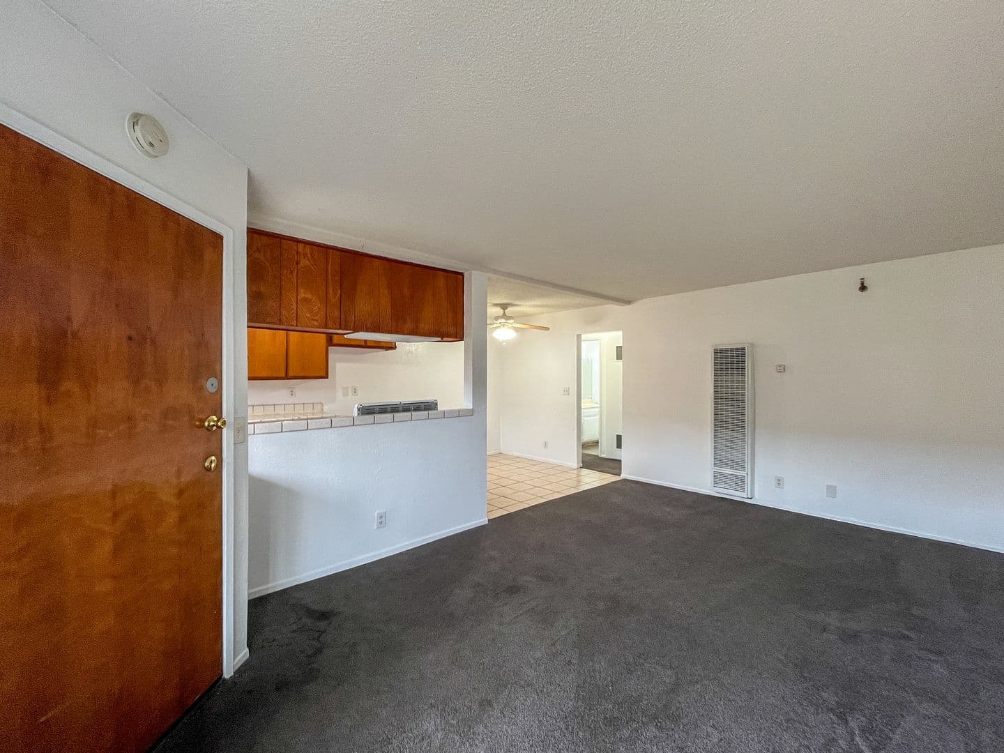 Hawthorne Apartment: 11943 Grevillea Ave