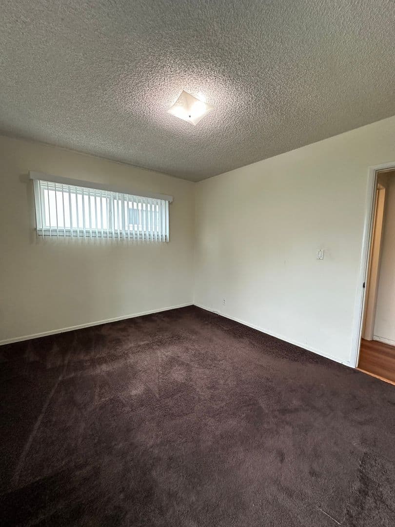 Redondo Beach Apartment: 321-325 Calle Miramar