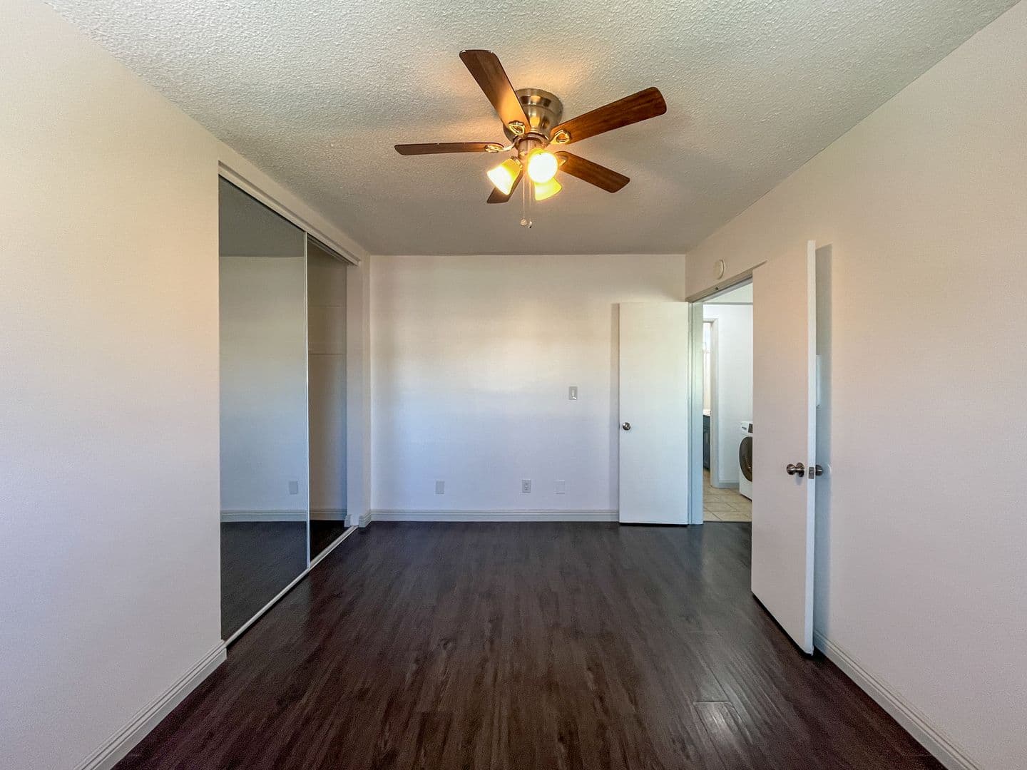 Long Beach Apartment: 1335 Stanley Ave