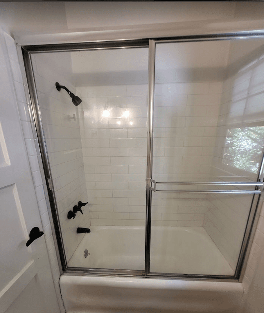 Los Angeles Apartment: 6439 Orange Street