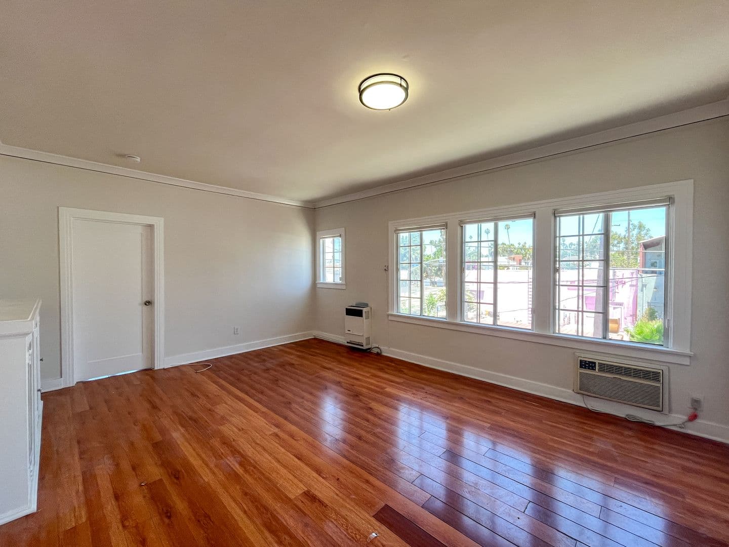 Los Angeles Apartment: 2616-2618 Buckingham Rd.