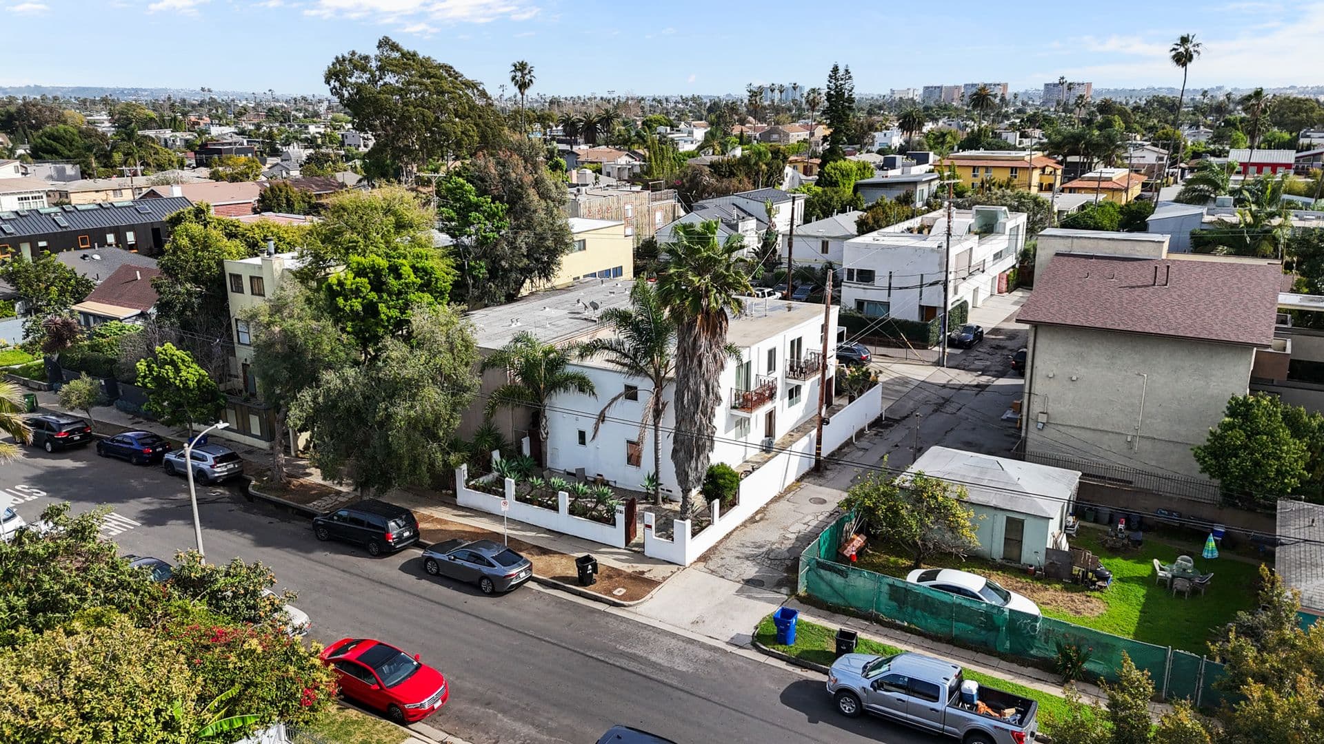 Venice Apartment: 616 Sunset Ave