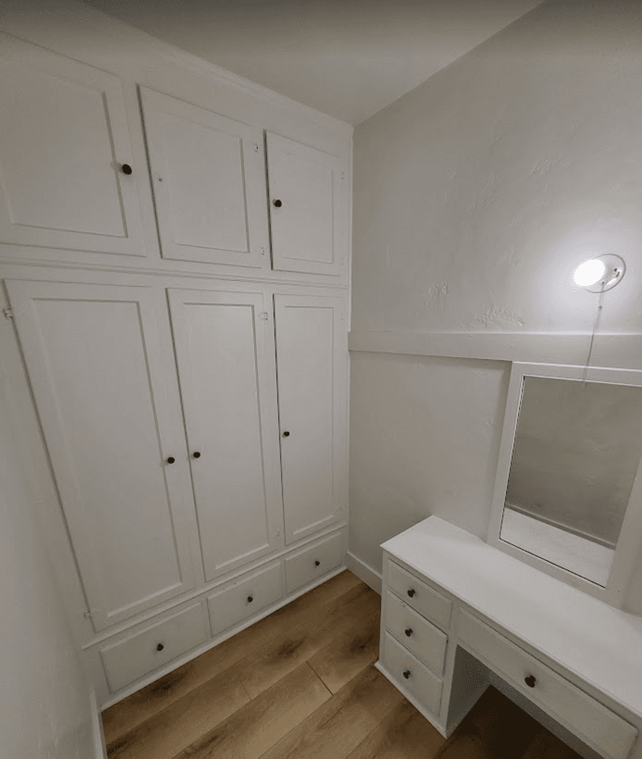 Los Angeles Apartment: 6439 Orange Street