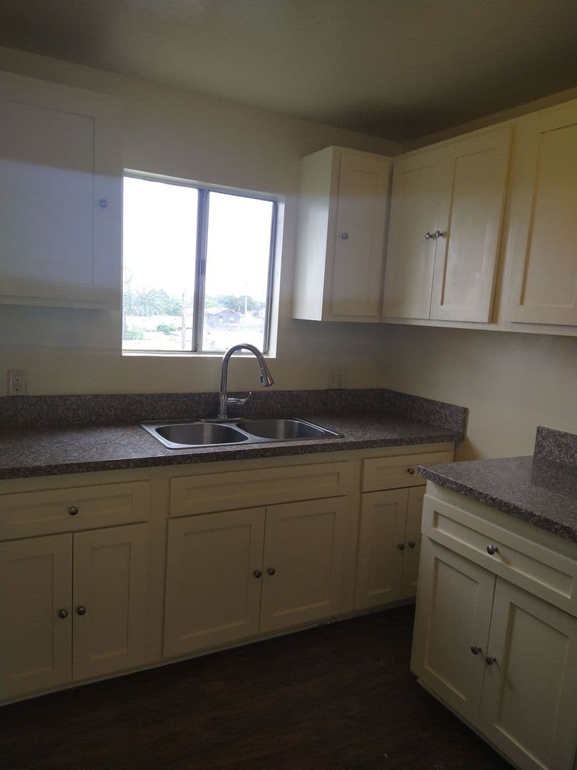 Los Angeles Apartment: 8209-8211 S. Broadway