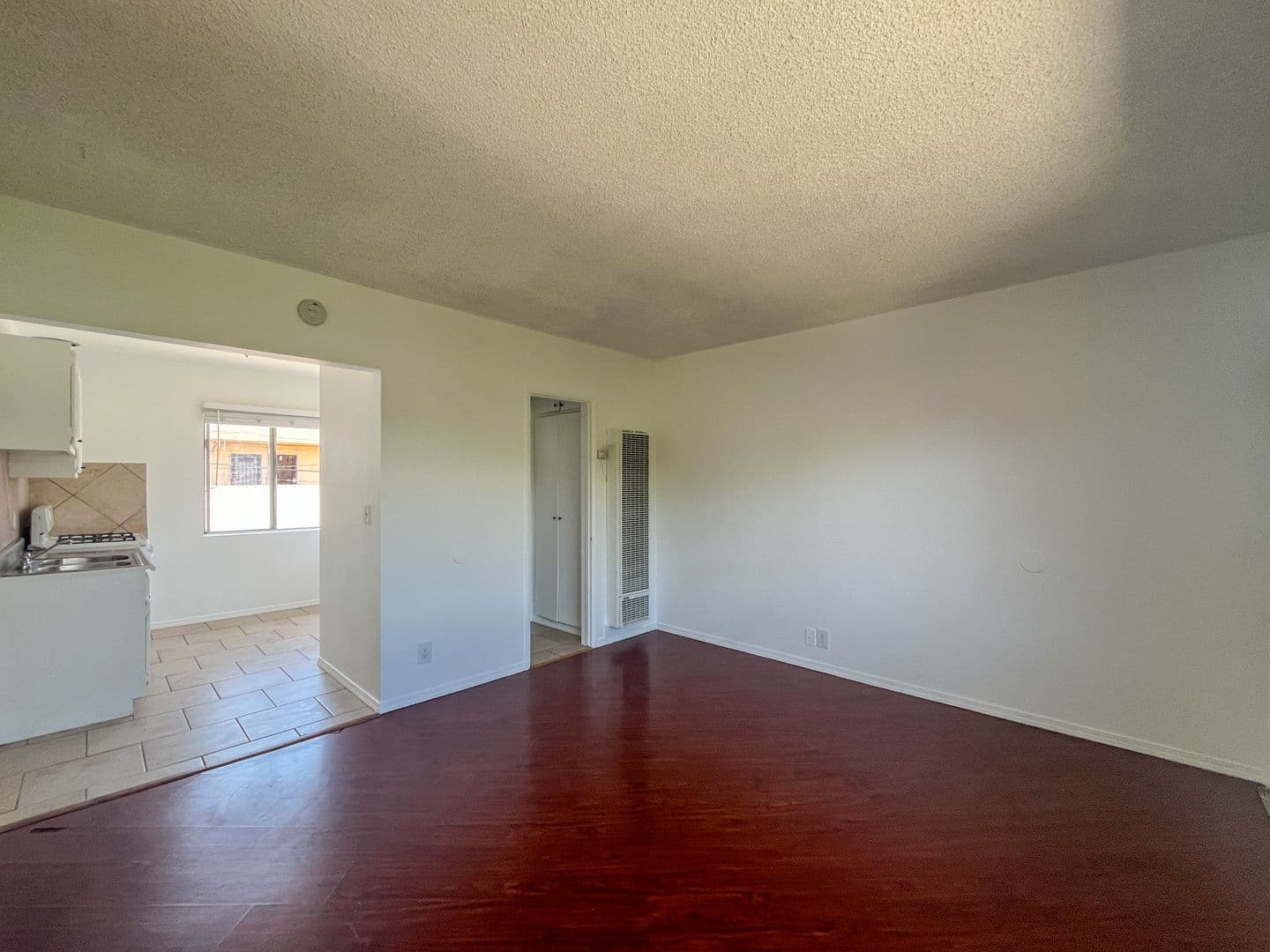Hawthorne Apartment: 4240 El Segundo Blvd