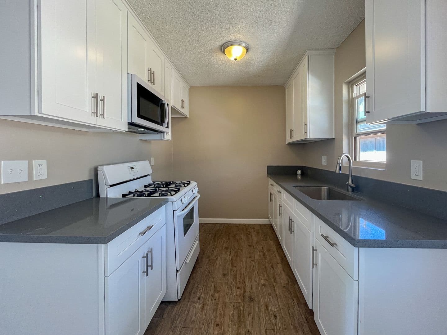 Anaheim Apartment: 1828 W. Glen Avenue