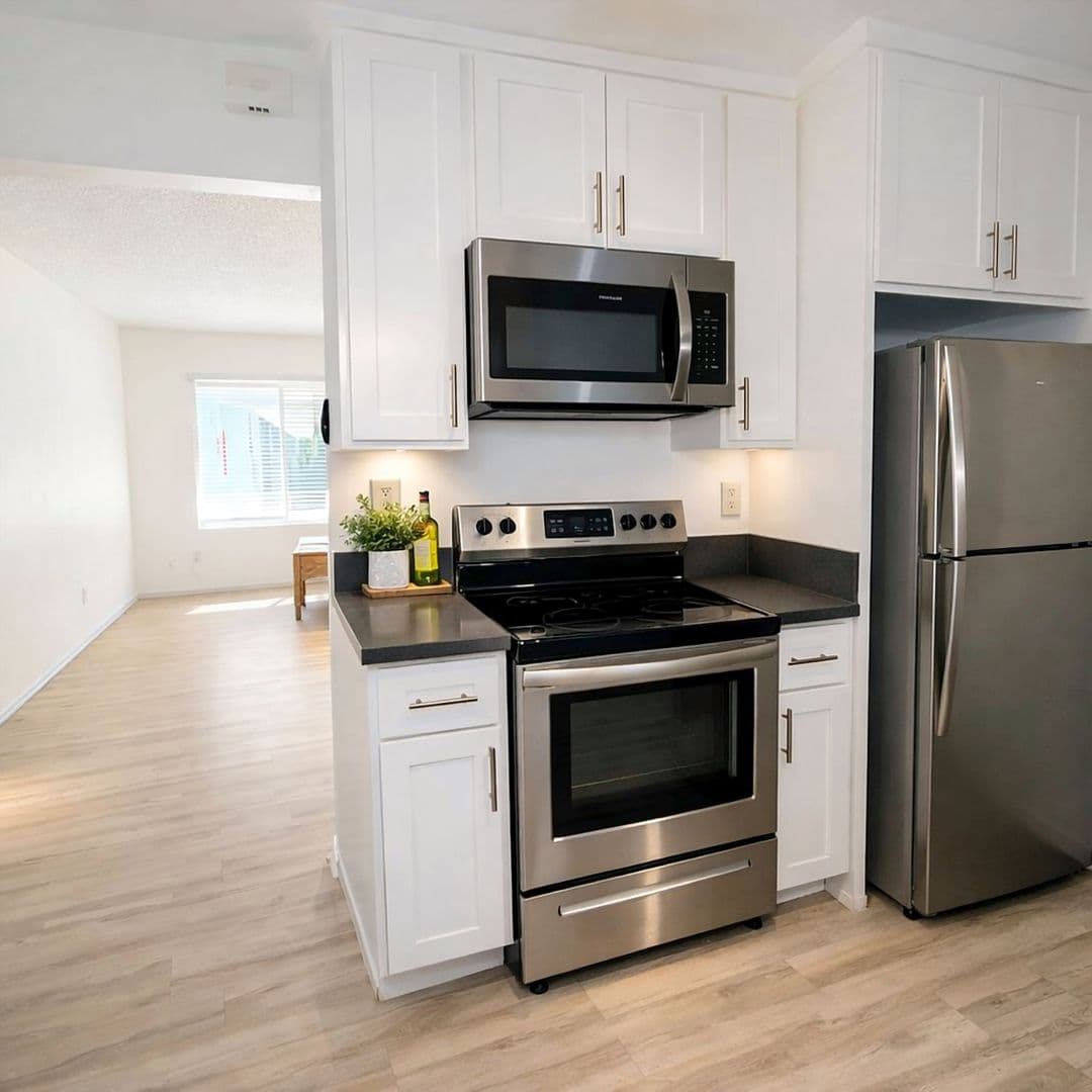 Long Beach Apartment: 360 Lime Avenue
