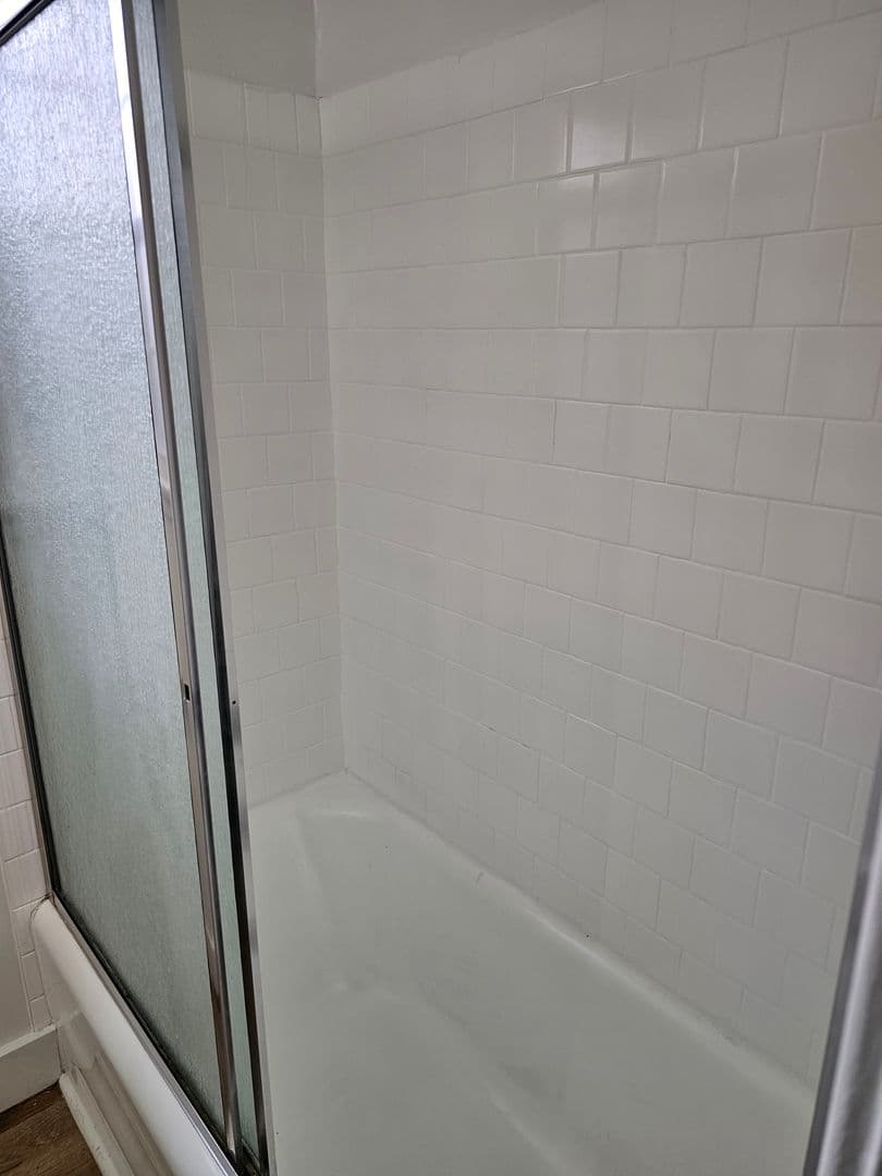 Los Angeles Apartment: 6439 Orange Street