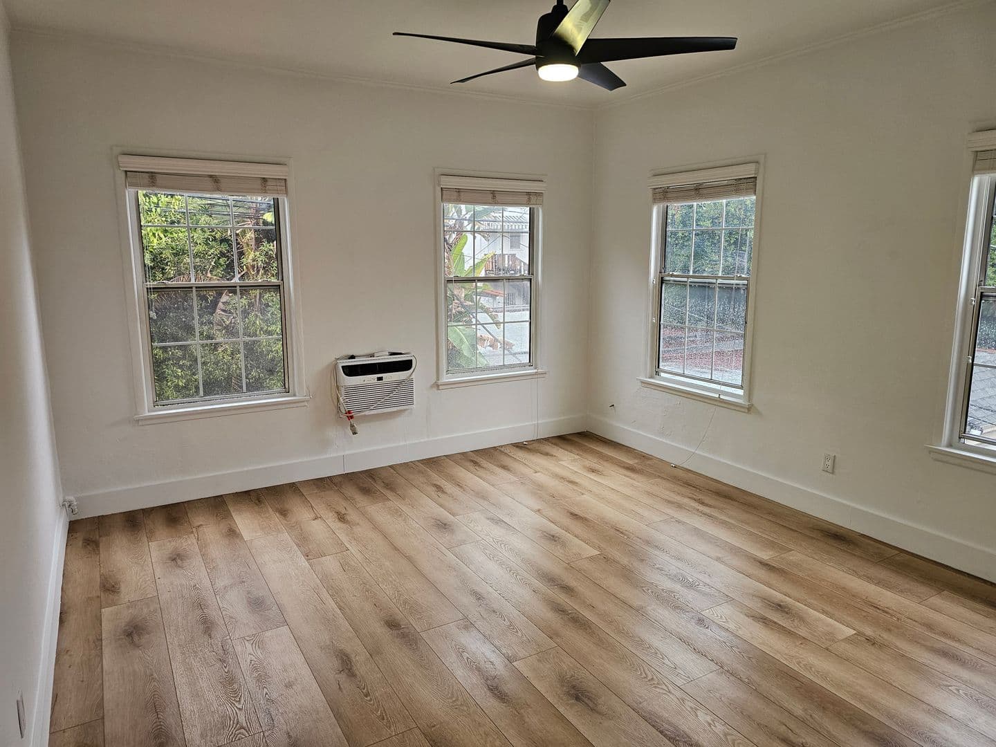 Los Angeles Apartment: 6439 Orange Street