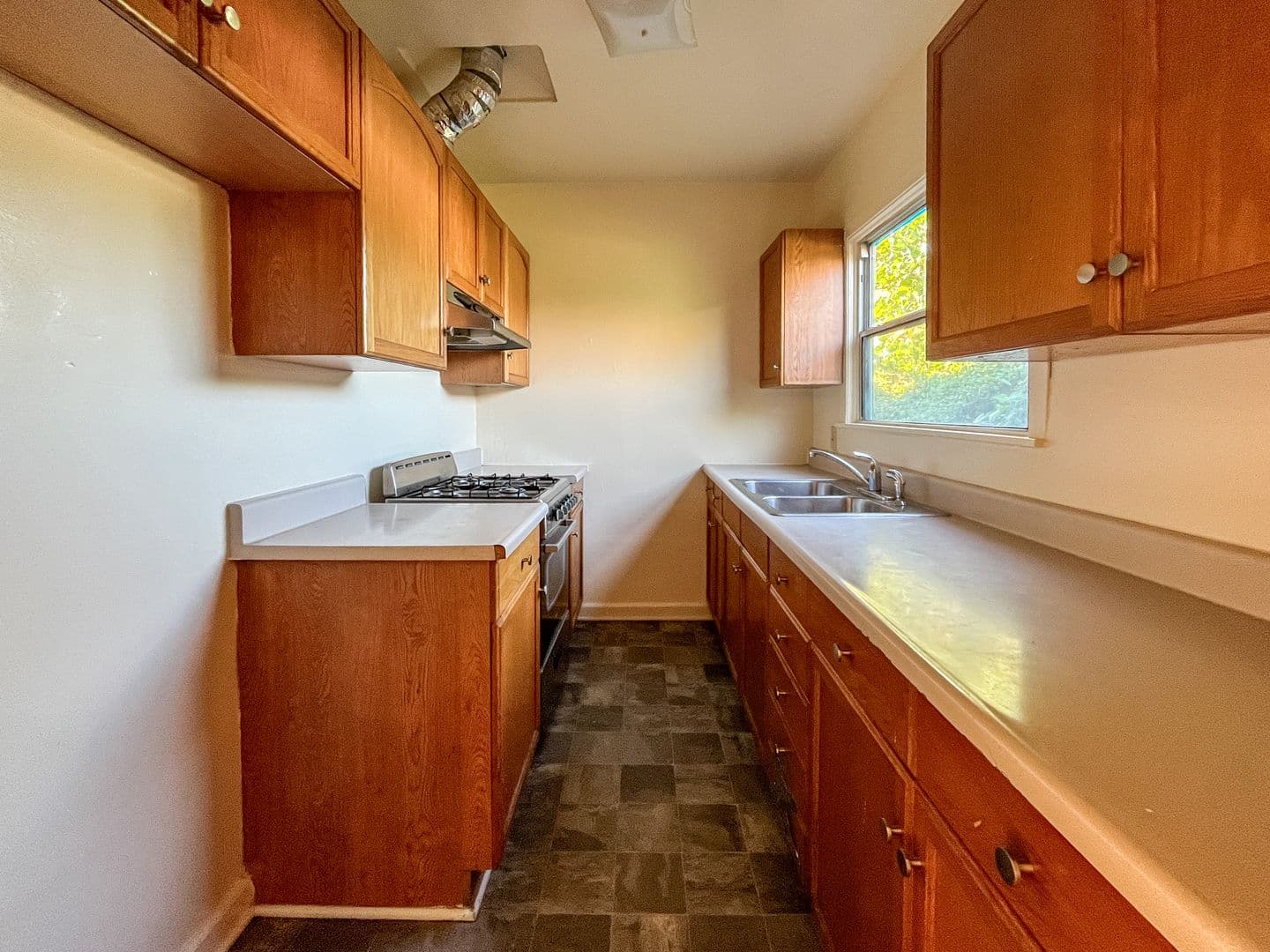 Los Angeles Apartment: 3741 S. Arlington Ave.
