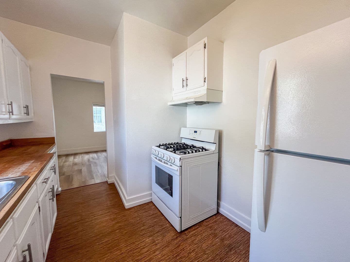 Los Angeles Apartment: 3956-3960 W 27th St