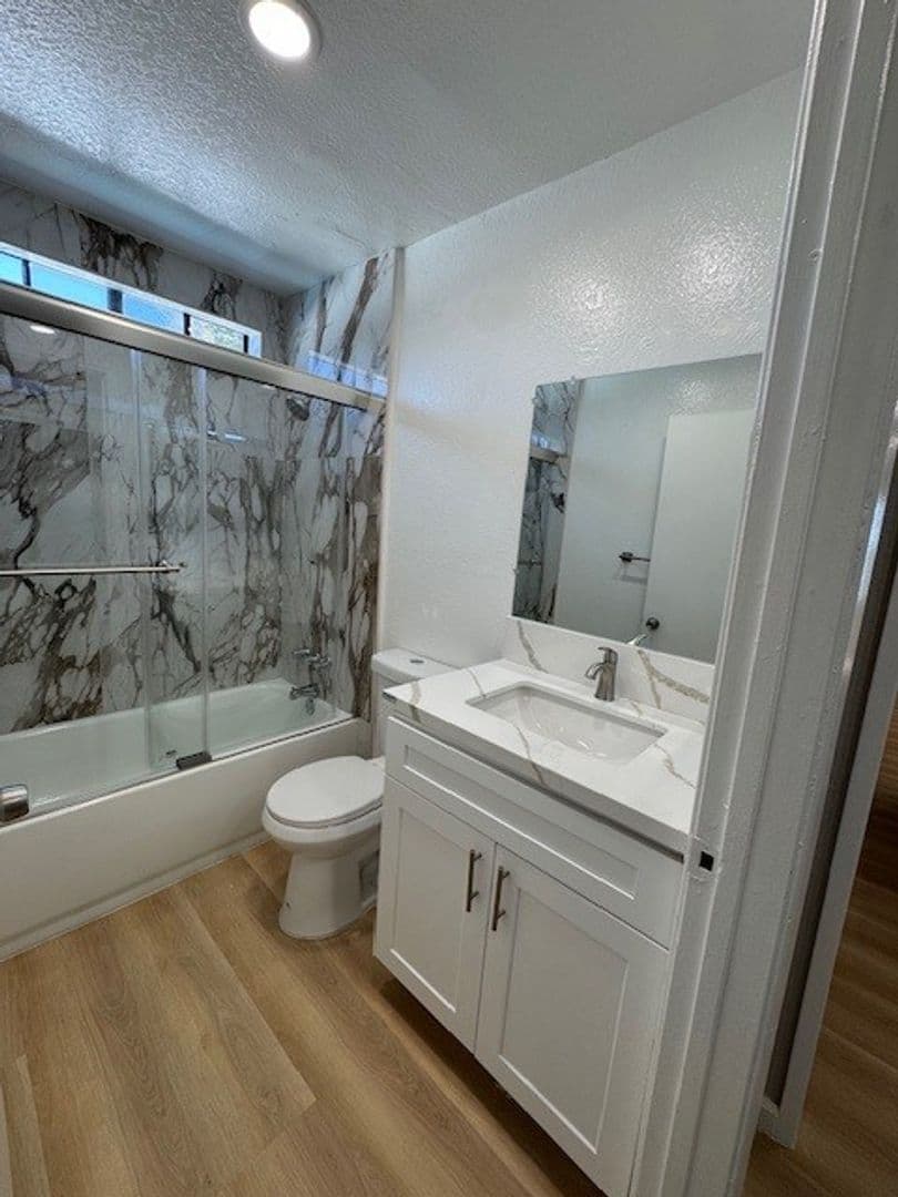 Inglewood Apartment: 501 Hyde Park Place