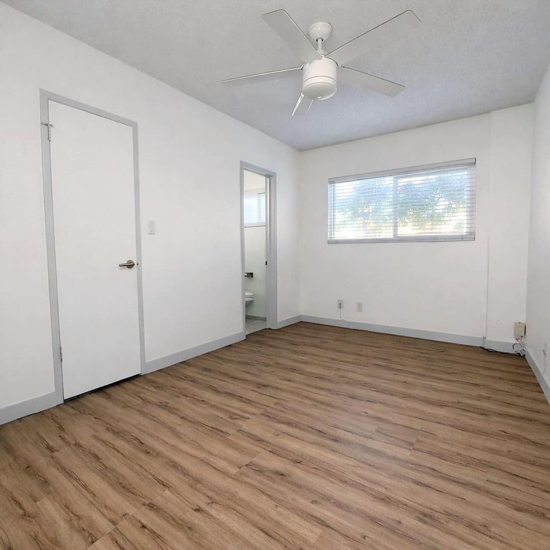 Long Beach Apartment: 360 Lime Avenue