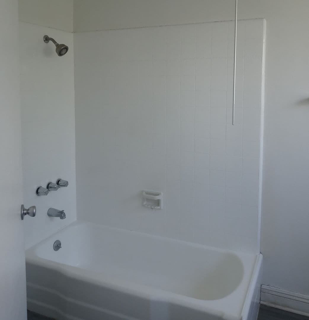 Inglewood Apartment: 217 E. Ivy Avenue