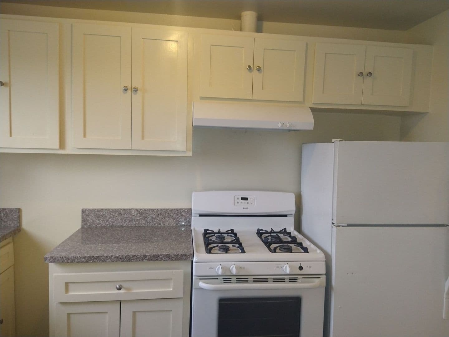 Los Angeles Apartment: 8209-8211 S. Broadway