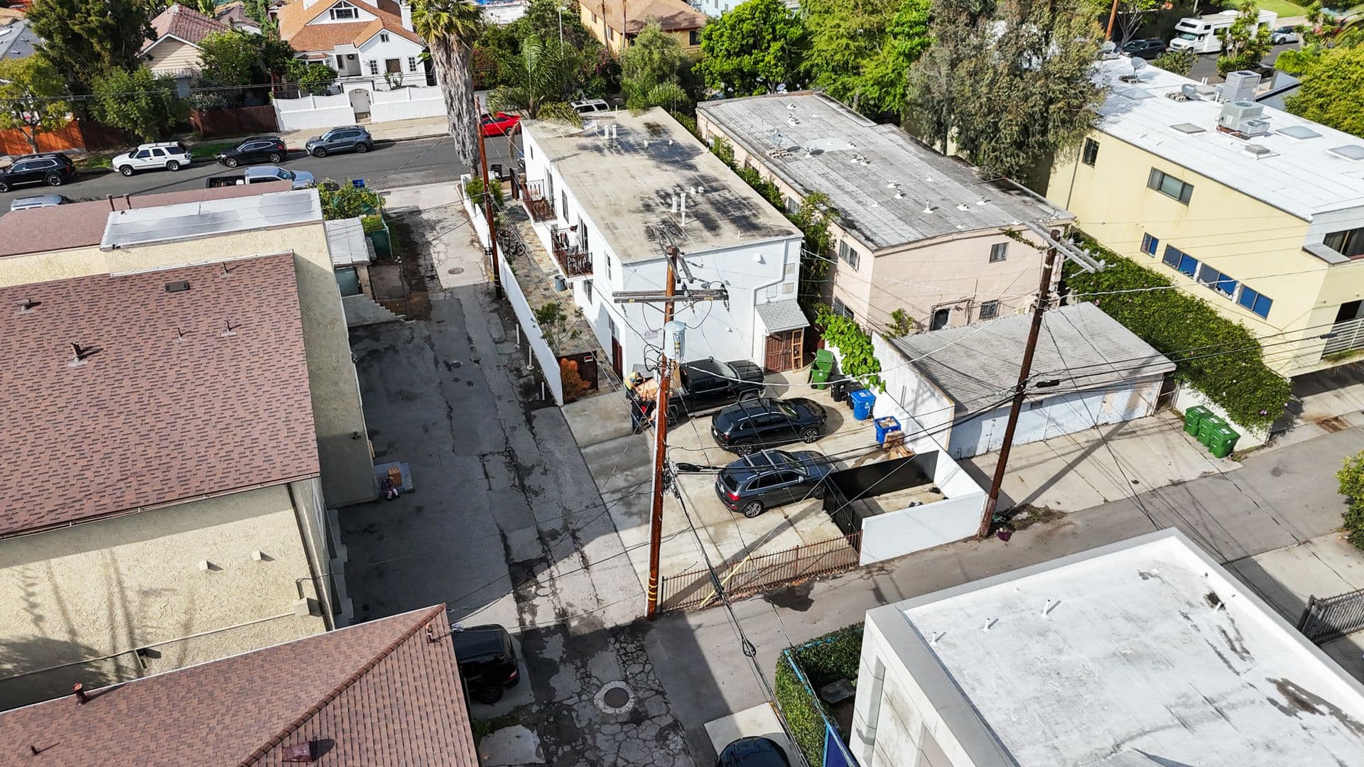 Venice Apartment: 616 Sunset Ave