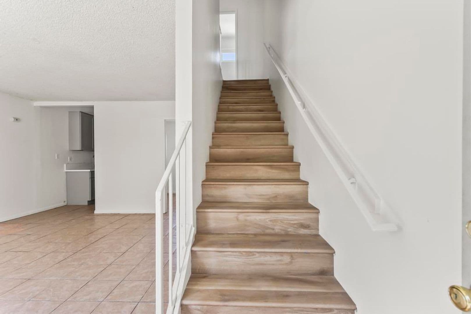 Norwalk Apartment: 11645 Mapledale St