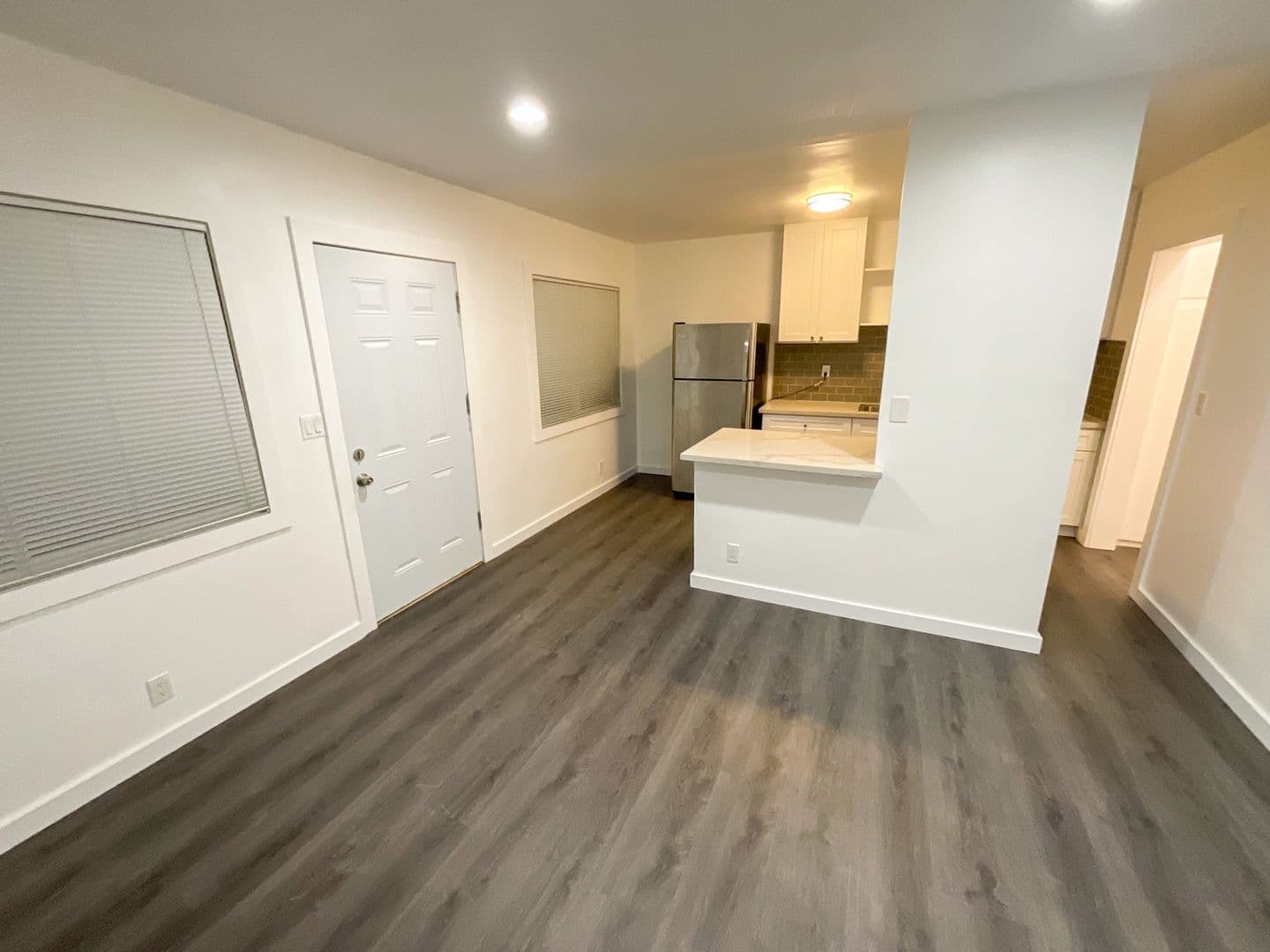 Los Angeles Apartment: 2652 Queen St