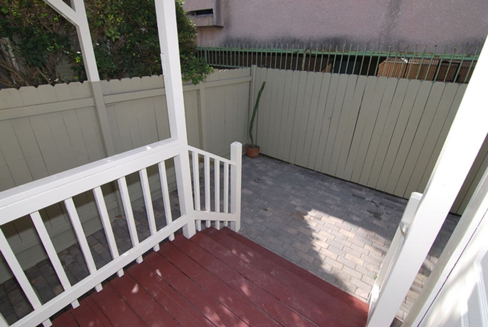 Long Beach Apartment: 1631 E. Florida St