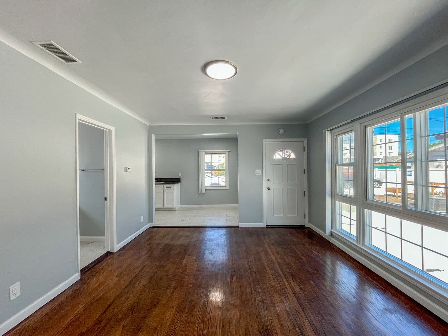 Del Aire Apartment: 5525-5535 W. 118th Street