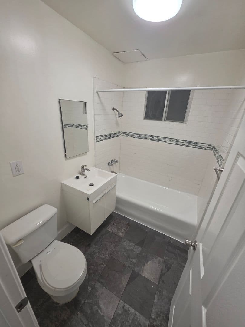 Los Angeles Apartment: 301-307 Rampart Blvd