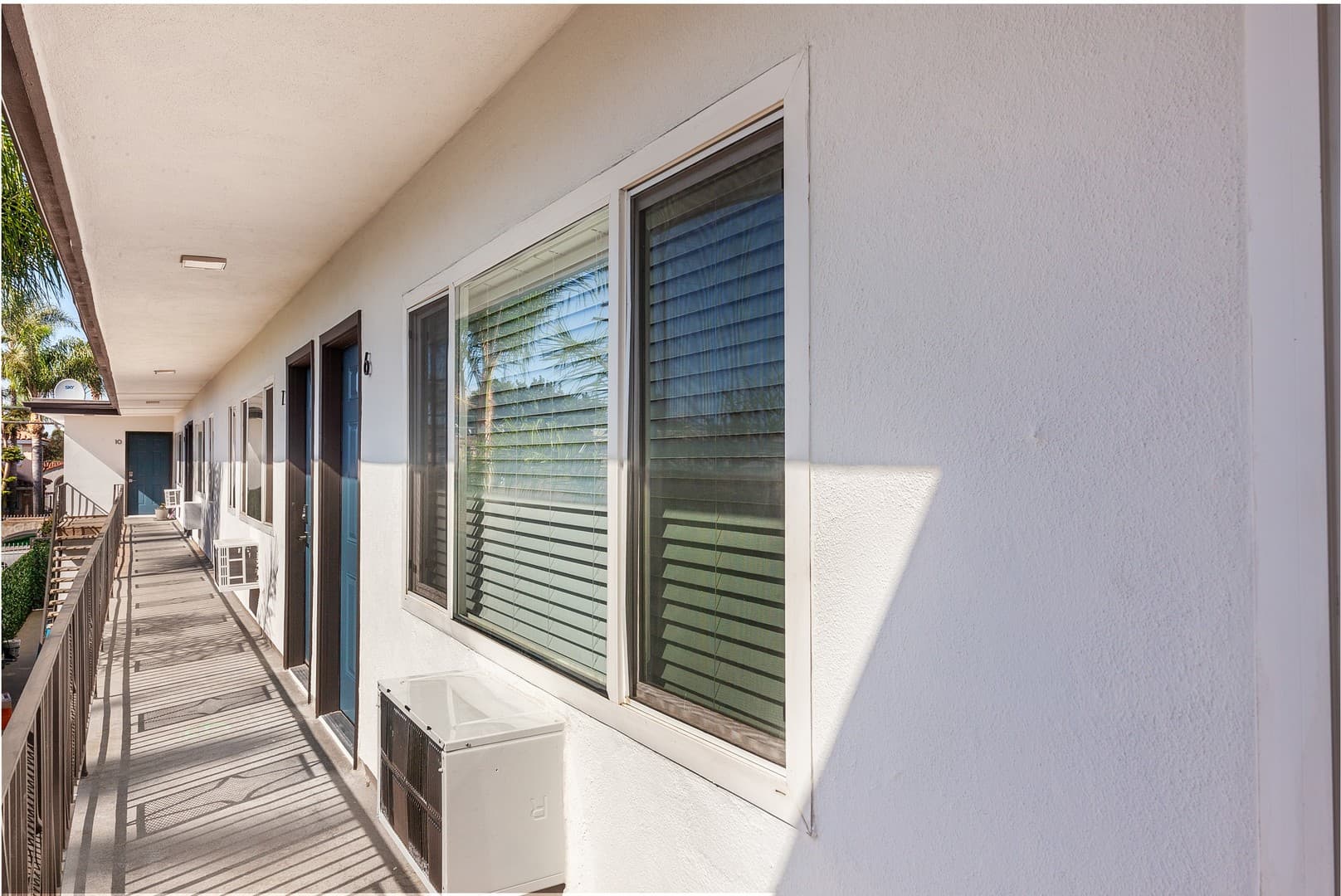 Long Beach Apartment: 1955 Locust  Avenue