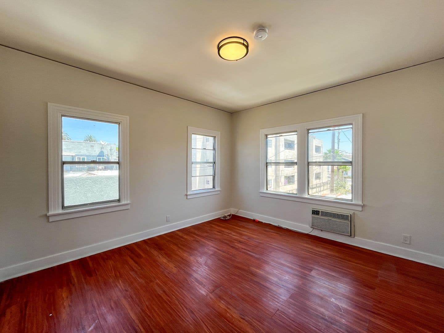 Los Angeles Apartment: 2616-2618 Buckingham Rd.