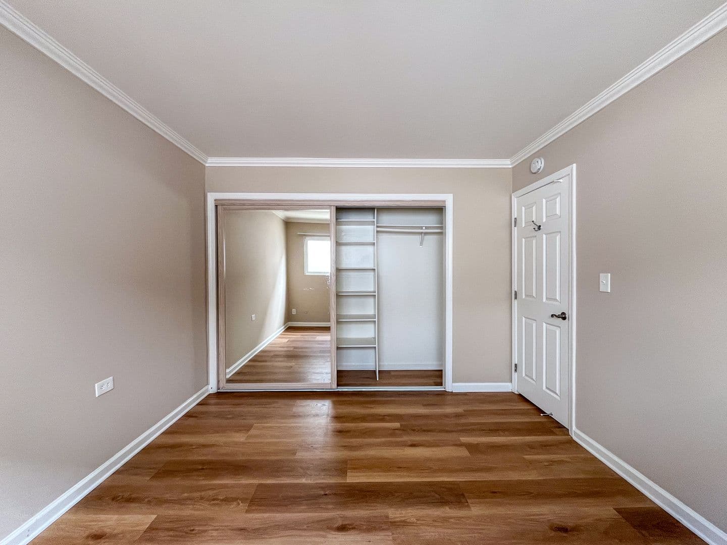 El Segundo Apartment: 221 Sheldon St