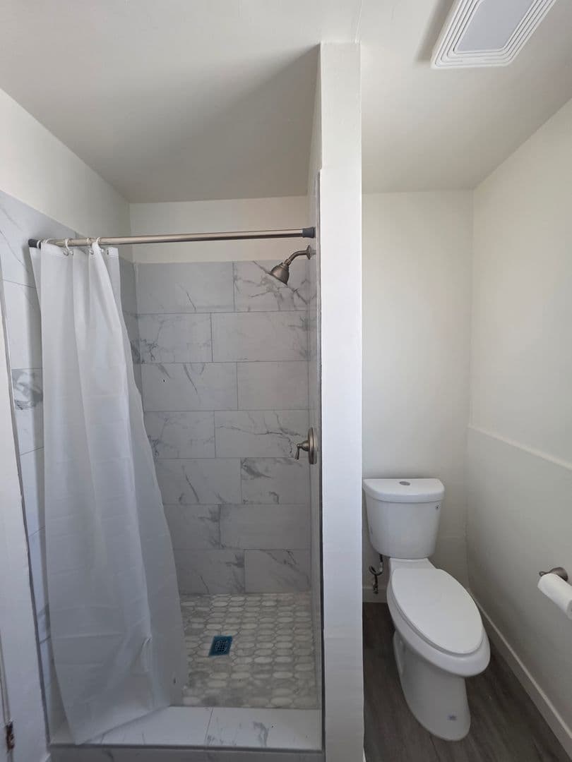 Del Aire Apartment: 5525-5535 W. 118th Street