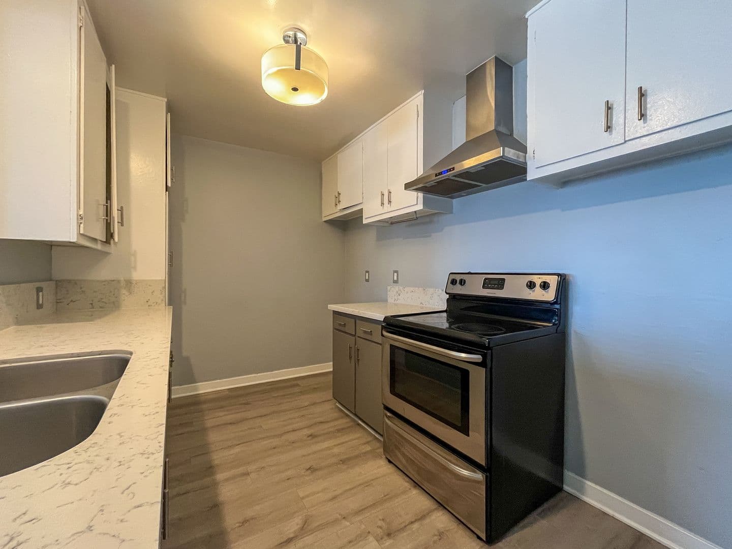 Long Beach Apartment: 2455 Pasadena Avenue