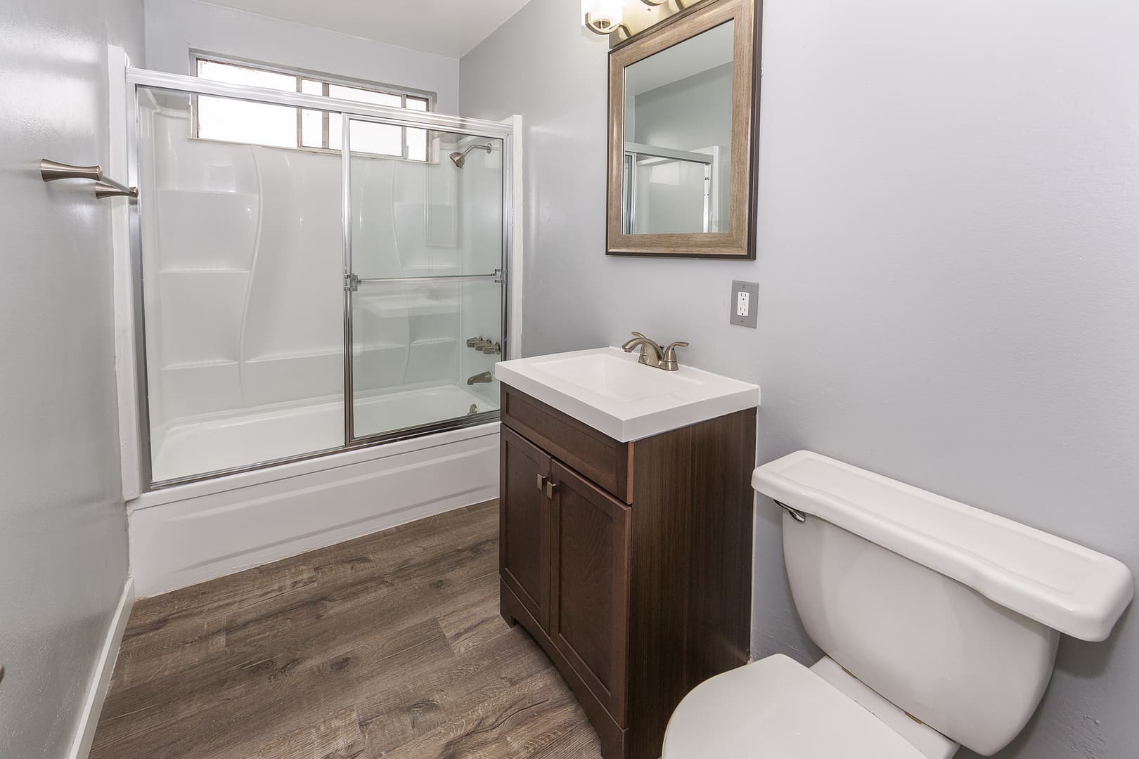 Long Beach Apartment: 2455 Pasadena Avenue