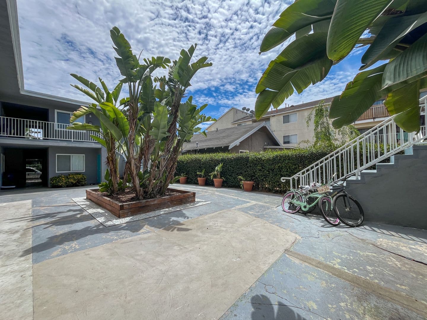 Long Beach Apartment: 905 Gaviota Avenue