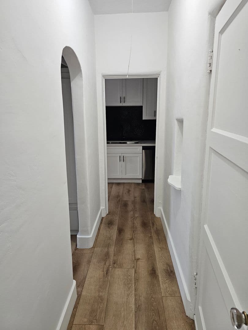 Los Angeles Apartment: 6439 Orange Street