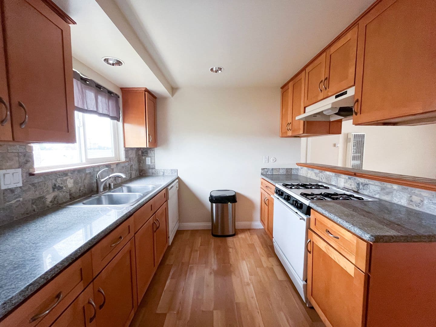 El Segundo Apartment: 311 W Palm Ave