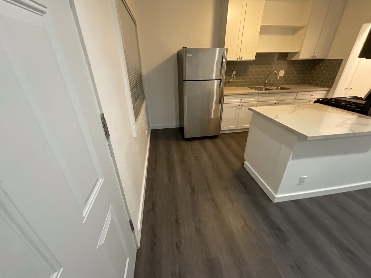 Los Angeles Apartment: 2652 Queen St