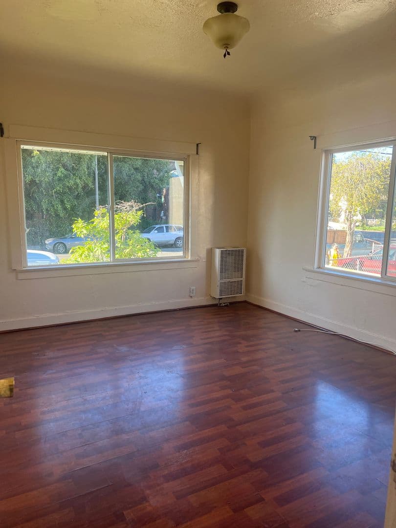 Los Angeles Apartment: 2110 S. Bonsallo Ave.
